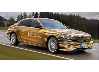 中期改款奔馳S級(jí)配置曝光：超半數(shù)零部件重開發(fā)，搭載全新V8發(fā)動(dòng)機(jī)