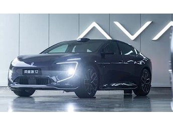 全新阿維塔12實(shí)車亮相 換裝車頂激光雷達(dá) 后橋標(biāo)配雙電機(jī)系統(tǒng) 封面圖