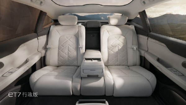 42.8萬元起！2024款蔚來ET7正式上市 標(biāo)配二排滑躺座椅